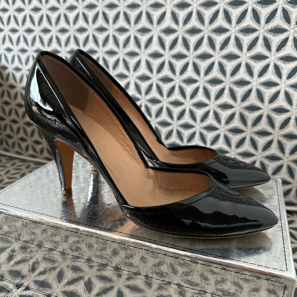Sigerson Morrison women’s black patent leather d’Orsay heels 8